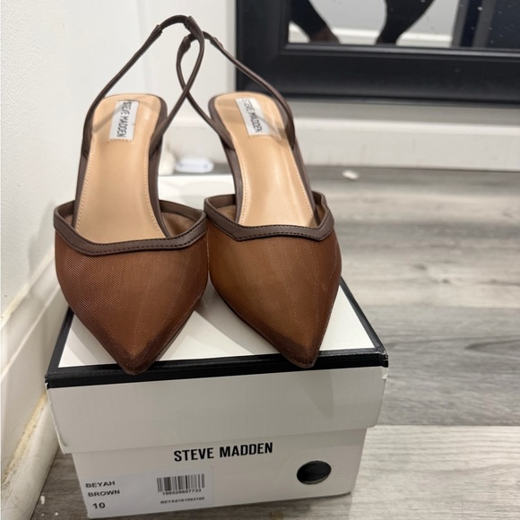 Steve Madden Pointed-Toe Slingback Heel - Picture 4 of 6